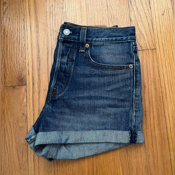 Levi’s Rolled Women’s Shorts - Picture 4 of 4